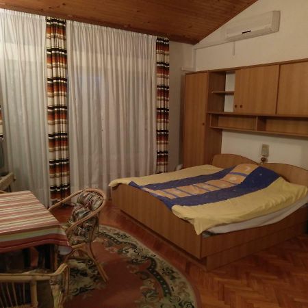 Apartmani Marijana Selce Eksteriør bilde